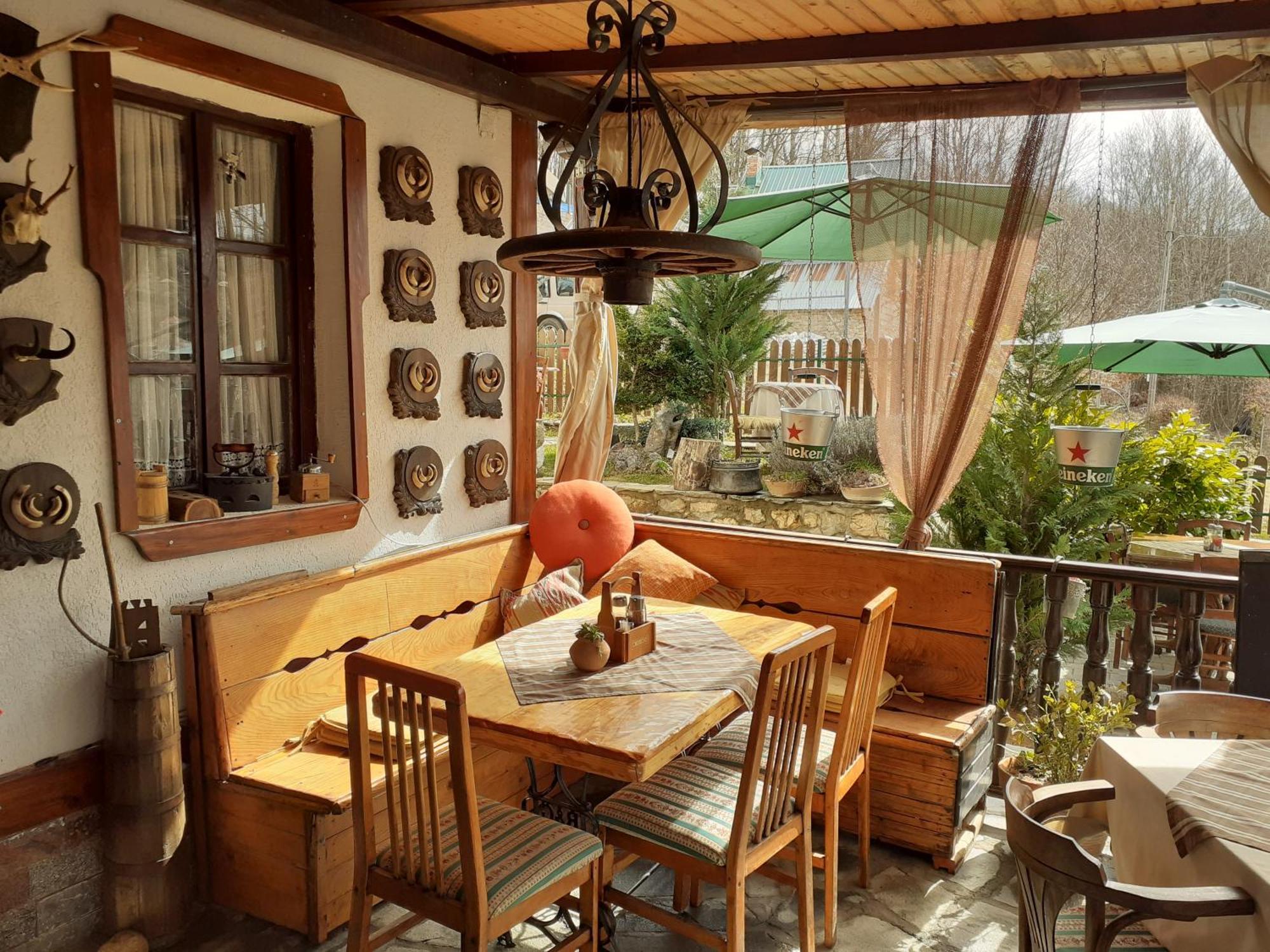 Restaurant And Apartments - T'Ga Za Jug Lazaropole Dış mekan fotoğraf