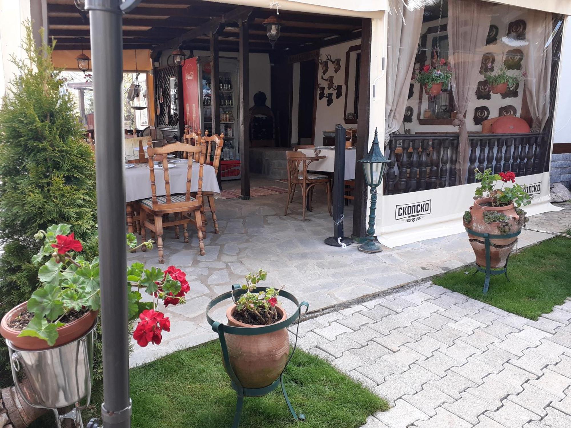 Restaurant And Apartments - T'Ga Za Jug Lazaropole Dış mekan fotoğraf