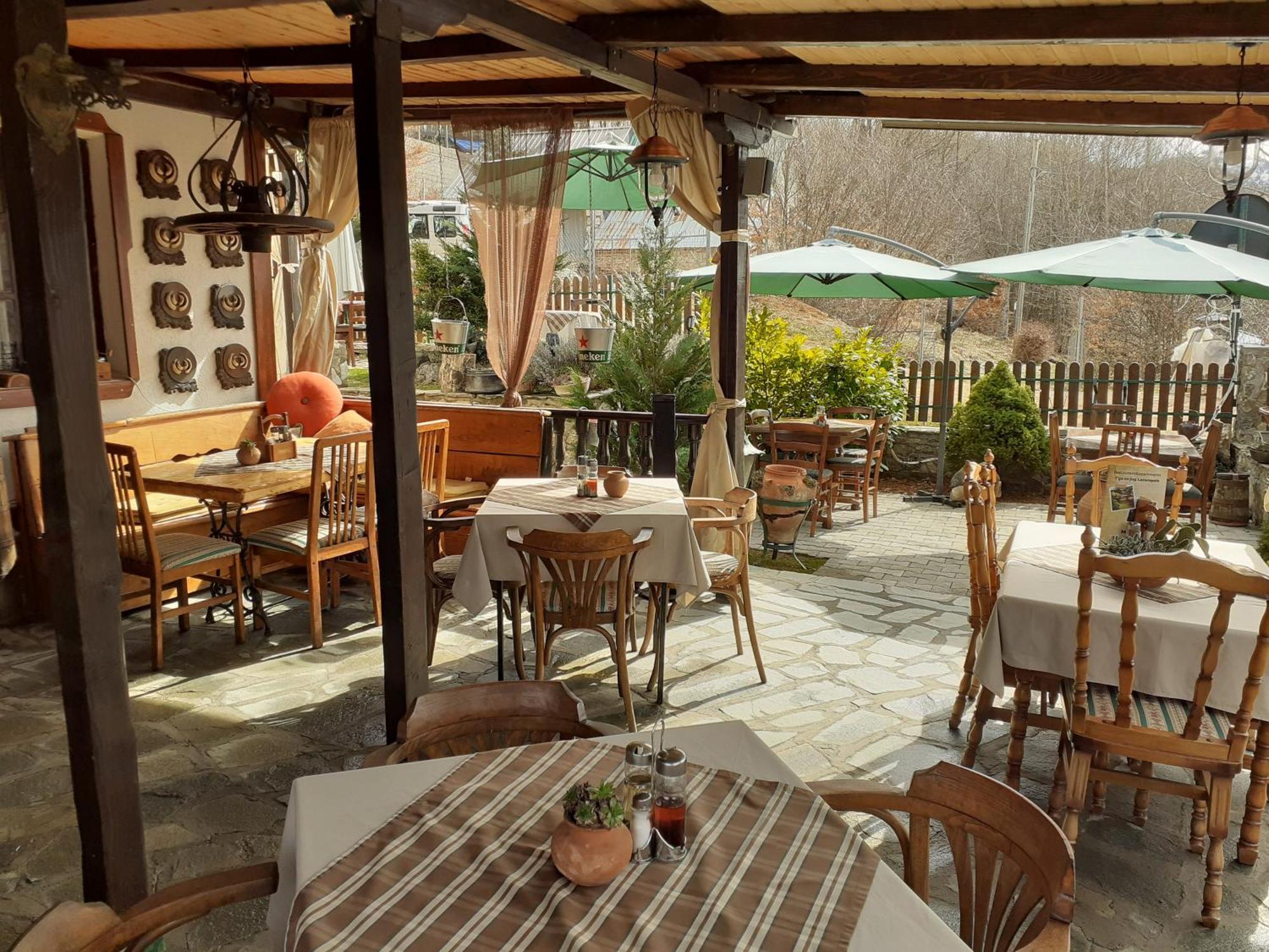 Restaurant And Apartments - T'Ga Za Jug Lazaropole Dış mekan fotoğraf